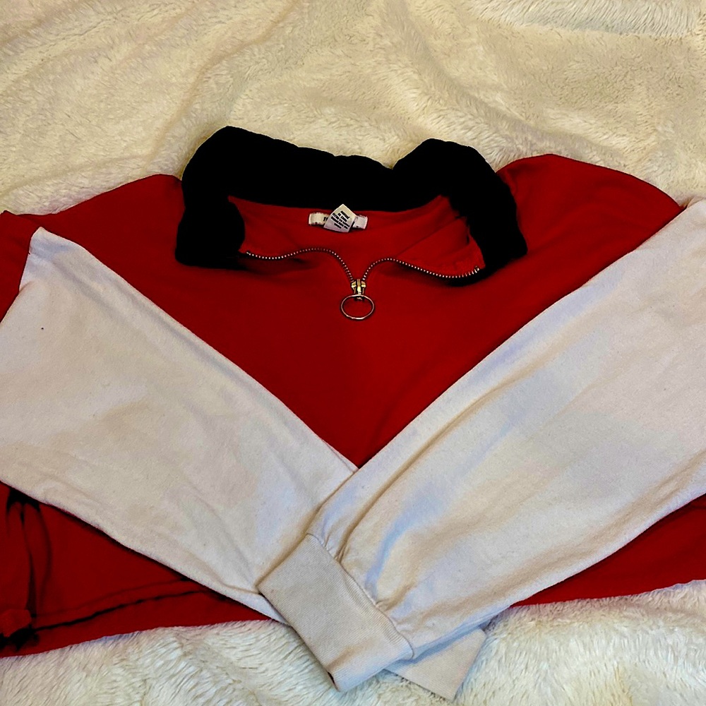 Red, black, and white forever 21 long sleeve cropped fit top